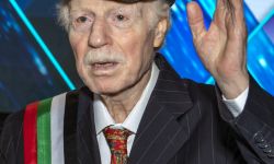 الموت يغيبُ الشاعر اللبناني إلياس لحود عن 83 عاماً